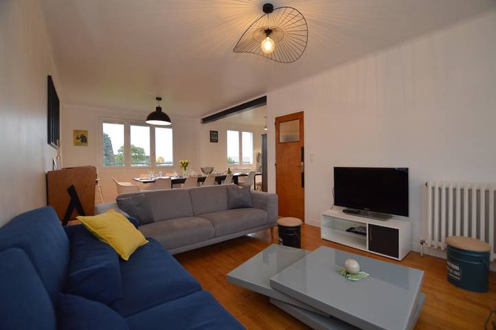 Gîte pour 15 personnes, avec Terrasse ainsi que Jardin et Vue à Saint-Méen-le-Grand