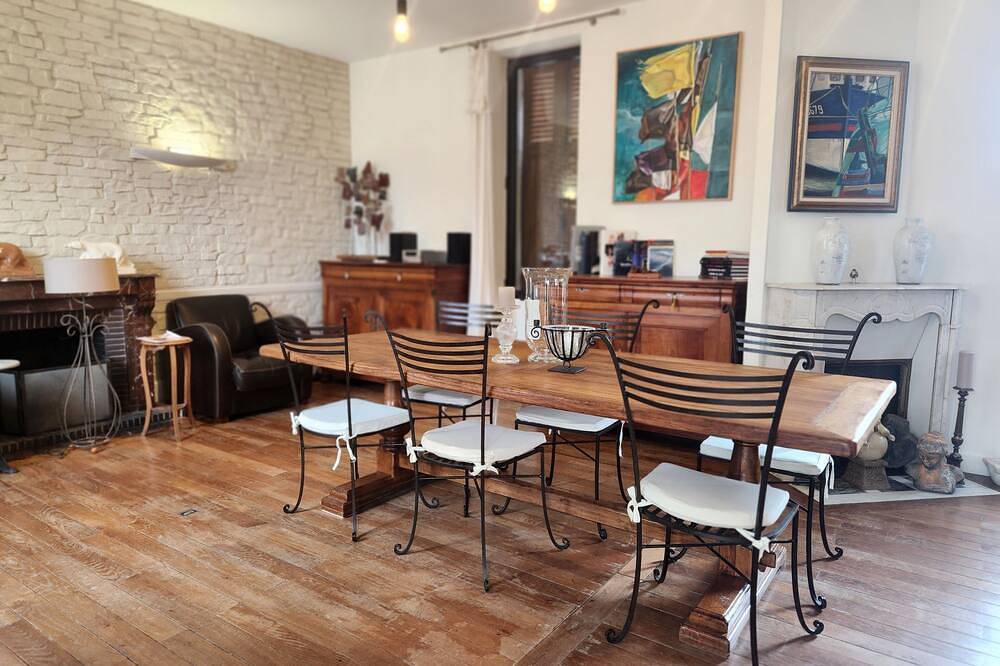 T'M3L, family home near the castle with large garden and Spa option in Meillant, Saint-Amand-Montrond