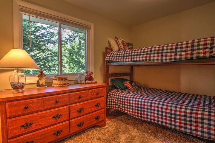 Vacation house for 7 people, with balcony and yard in Montana