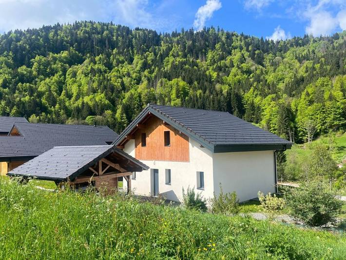 Maison de vacances pour 7 personnes, avec Jacuzzi et Terrasse ainsi que Jardin et Sauna à Bellevaux