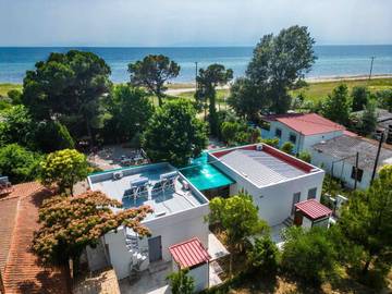 Location de vacances pour 5 personnes, avec vue et jardin dans Nea Kallikratia