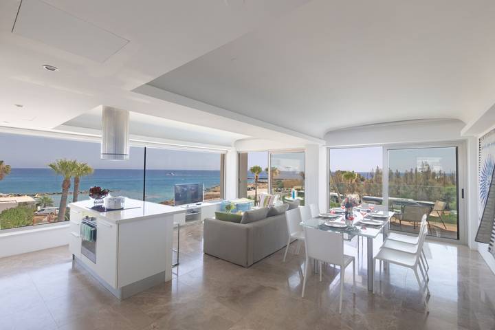 Holiday rental for 5 people, with pool and garden as well as balcony in Protaras