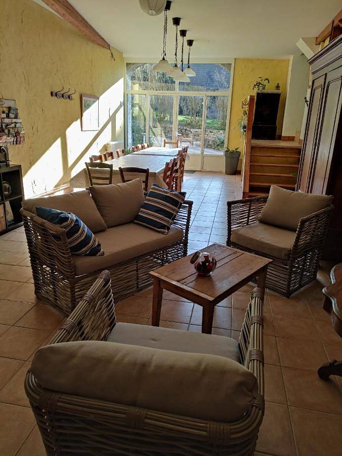 Location de vacances pour 2 personnes, avec terrasse ainsi que vue et jardin à Dennevy - 3