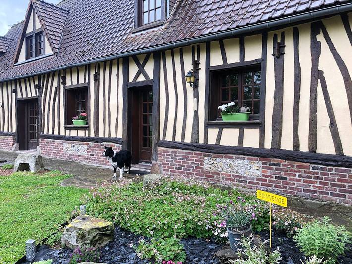 Gîte pour 8 personnes, avec jardin et terrasse, animaux acceptés à Saint-Pierre-en-Val