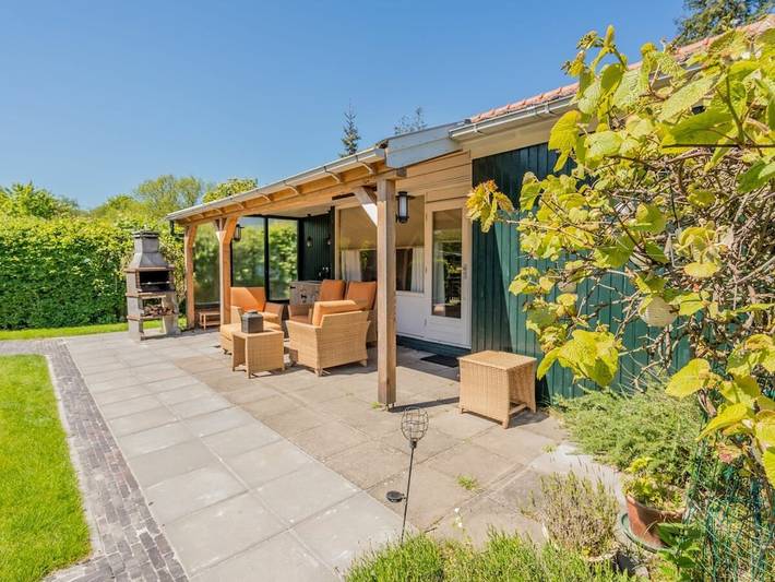 Bungalow voor 4 personen, met Terras en Tuin in Renesse