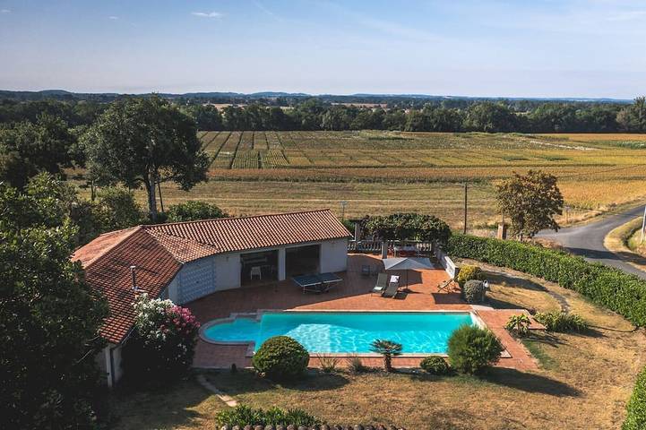 Gîte pour 4 personnes, avec Terrasse ainsi que Jardin et Piscine à Gaillac