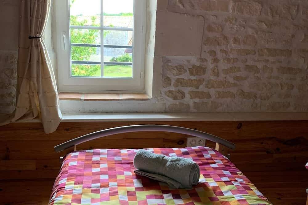 Comfortable gîte for 8 people with swimming pool, large garden - Sea 15 km away in Chenac-Saint-Seurin-d'Uzet, Saintes und Umgebung