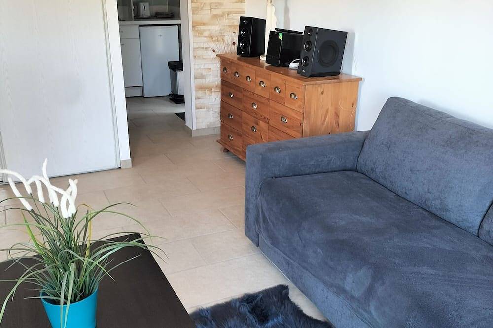 Apartamento entero, Estudio encantador con piscina para 4 personas. in Évenos, Region de Toulon