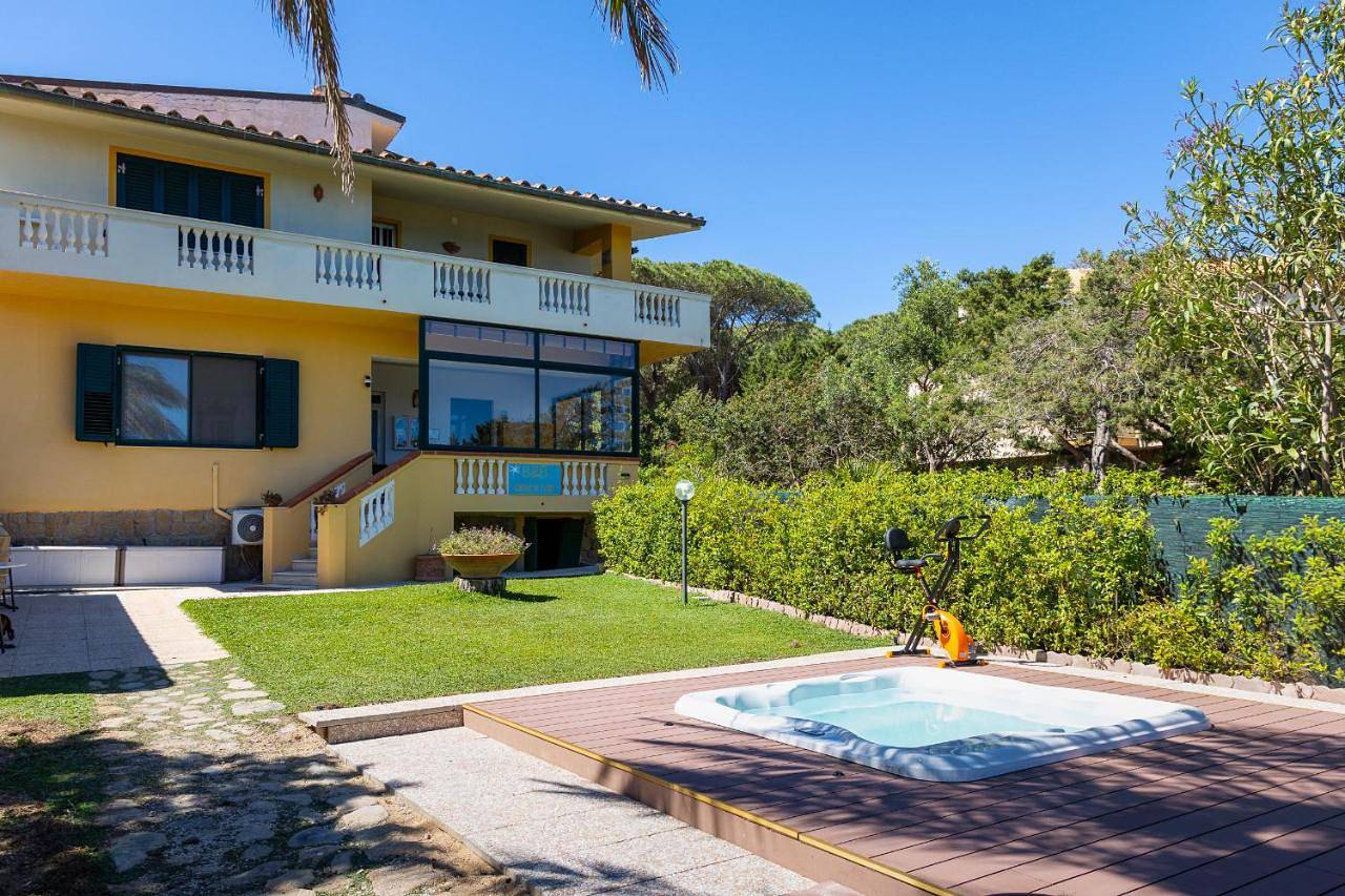 Double or Twin Room with Bathroom in Sas Linnas Siccas, Orosei