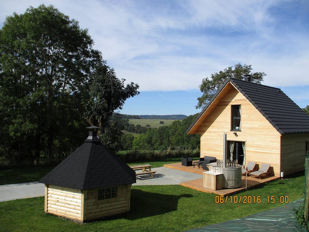 Chalet détente bien-être, au cœur du Parc des Volcans in Perpezat, Parc naturel régional des Volcans d'Auvergne