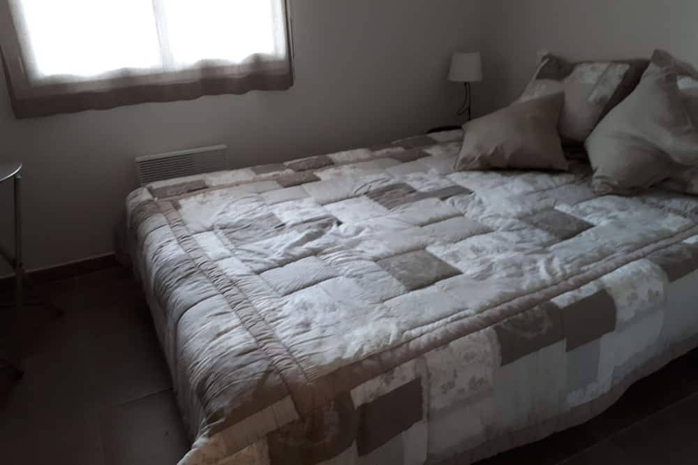 Air-conditioned gîte with private pool, boules pitch, 5 minutes from the Orb river in Vieussan, Béziers und Umgebung