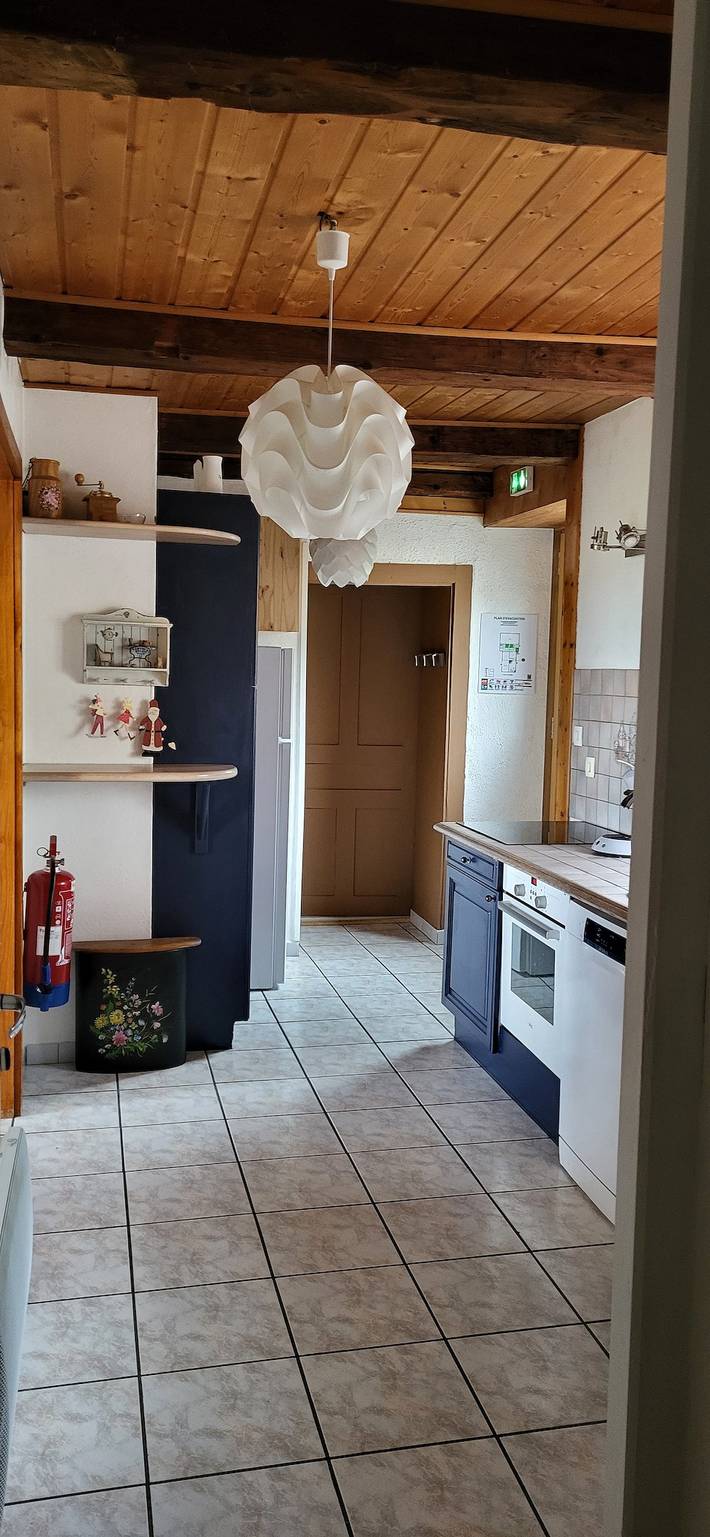 Gîte pour 19 personnes, avec terrasse et sauna ainsi que jardin et jacuzzi, animaux acceptés dans le Doubs - 4