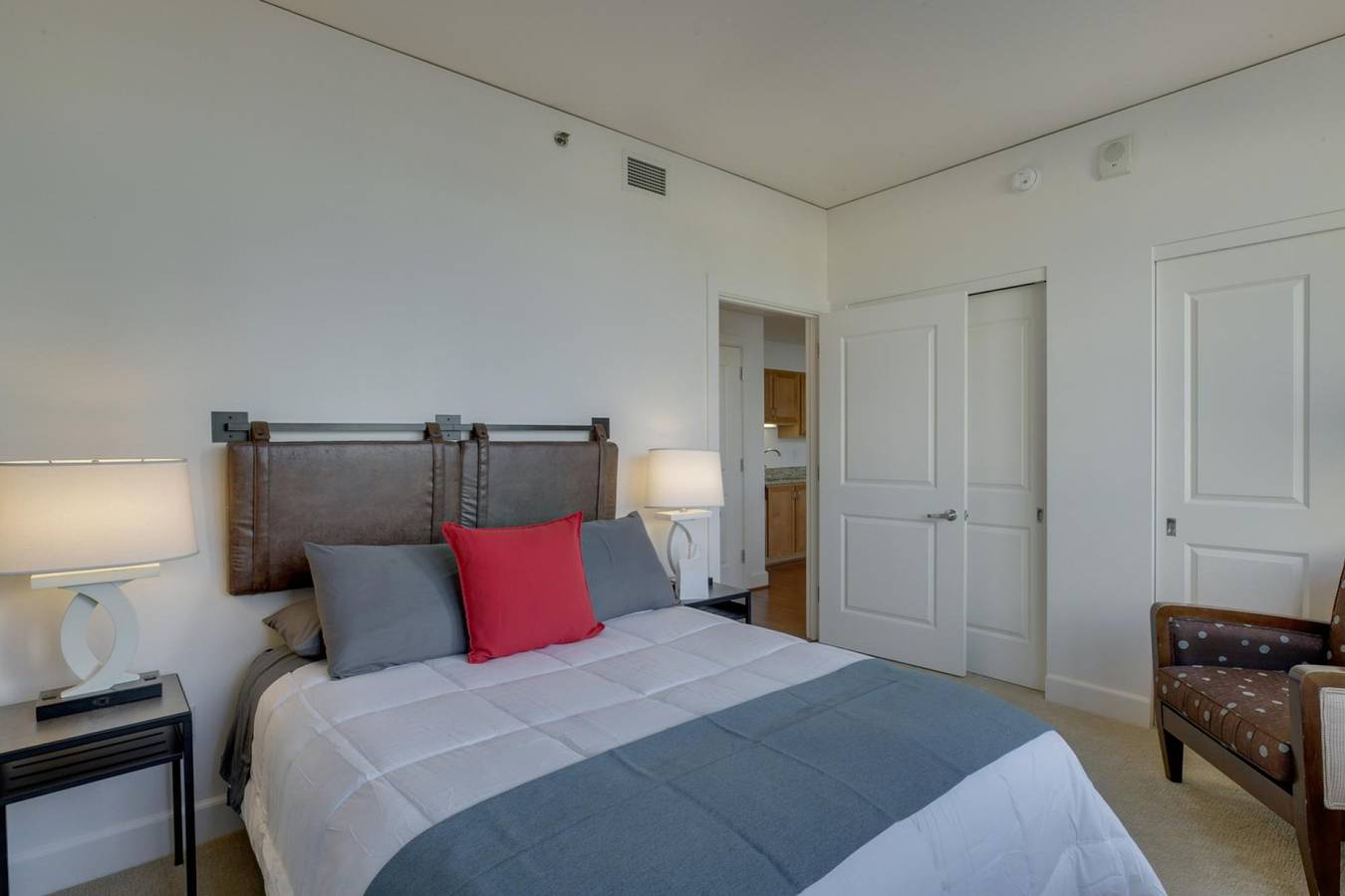 Entire apartment, Recently Upgraded 1Br Apt – Downtown Location in Portland, Multnomah County