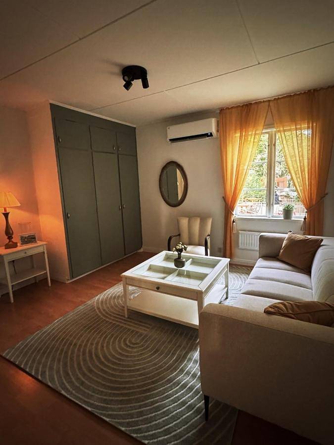 Villa för 4 Personer, med Terass samt Trädgård och Sjöutsikt och Utsikt i Hjo