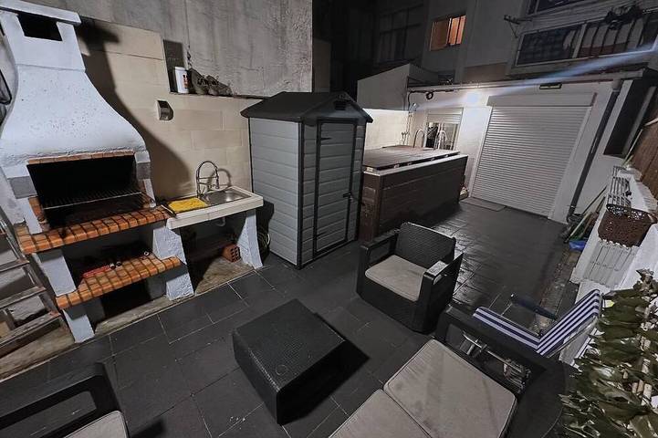 Appartement de vacances pour 7 personnes, avec terrasse et piscine, animaux acceptés