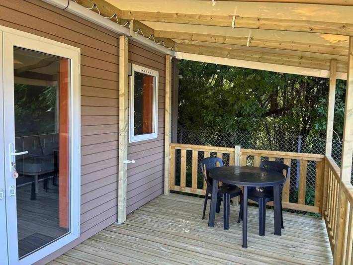 Mobil home pour 2 personnes, avec terrasse et jacuzzi dans Gex - 2