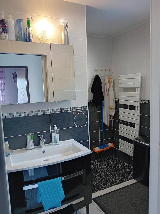 Gîte pour 5 personnes, avec Terrasse et Vue à Lempdes - 3