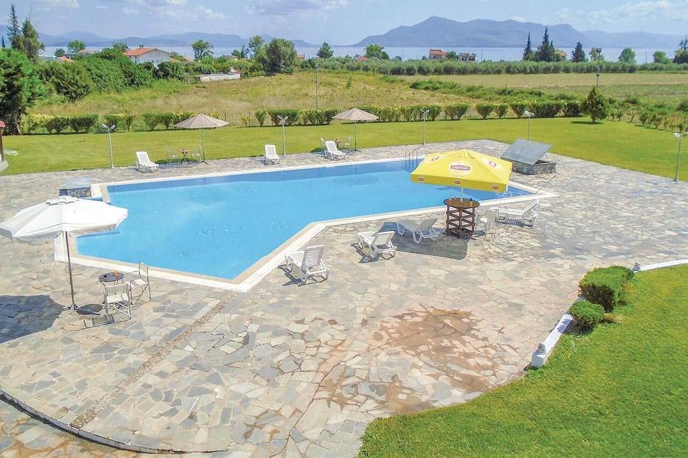 Awesome home in Kamena Vourla in Phtiotis region
