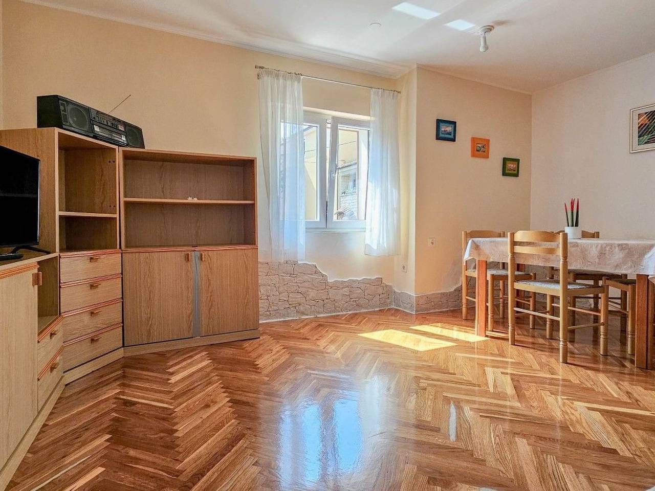 Ganze Wohnung, Wohnung in der Altstadt mit Terrasse und Parkplatz in Novigrad, Umag und Umgebung