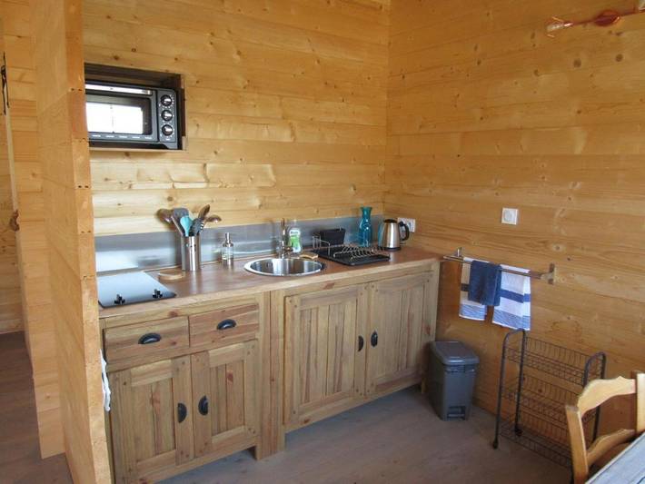 Gîte pour 2 personnes, avec jardin et piscine ainsi que terrasse et vue à Issirac - 4