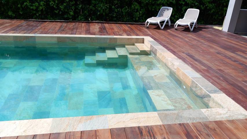 Gîte pour 6 personnes, avec jardin ainsi que terrasse et piscine