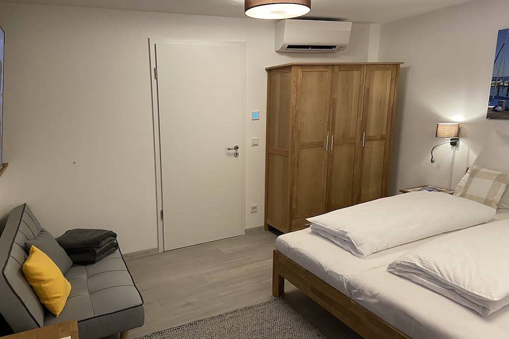 Ganze Wohnung, Ferienwohnung \"Aurelia\"\n(51 qm, 2 Zimmer mit Küche und Bad, Balkon, Wallbox) in Neubeuern, Bayerische Alpen