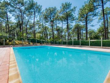 Gîte pour 4 personnes, avec terrasse et jardin dans Golf de la Méjanne