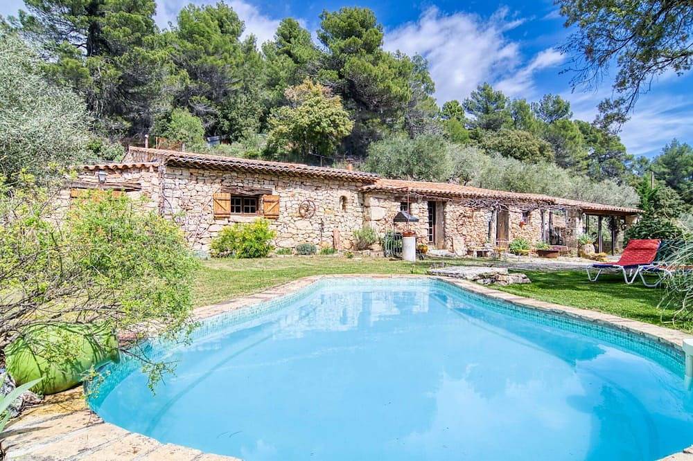 Atemberaubendes alleinstehendes Ferienhaus für 4 Personen mit privatem Pool und Tv in Ampus, Draguignan Region