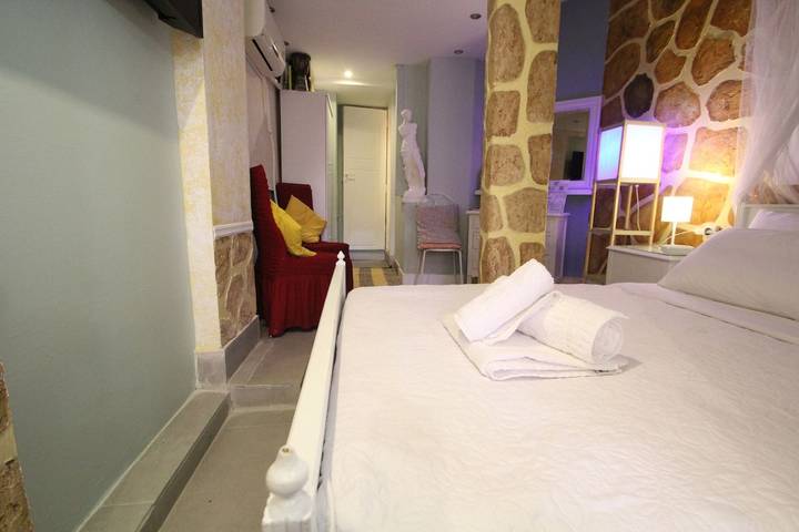 Gîte pour 2 personnes, avec terrasse dans Égine - 2