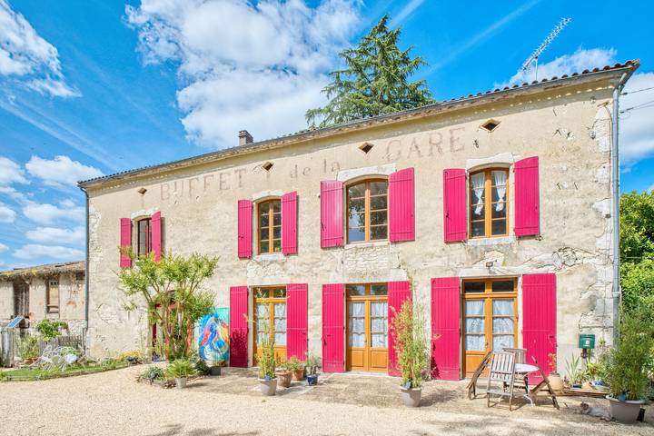 Le Buffet de la Gare: Gîte climatizzato nel cuore del Périgord Pourpre in Plaisance, Périgord Pourpre