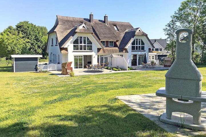 Strandhaus für 8 Personen, mit Garten und Terrasse sowie Sauna in Lobbe