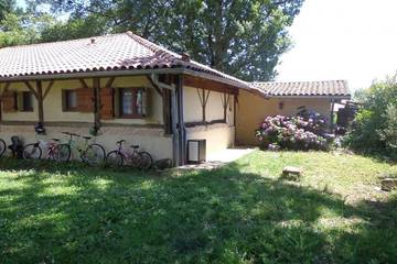 Gîte pour 4 personnes, avec jardin et piscine à Benquet