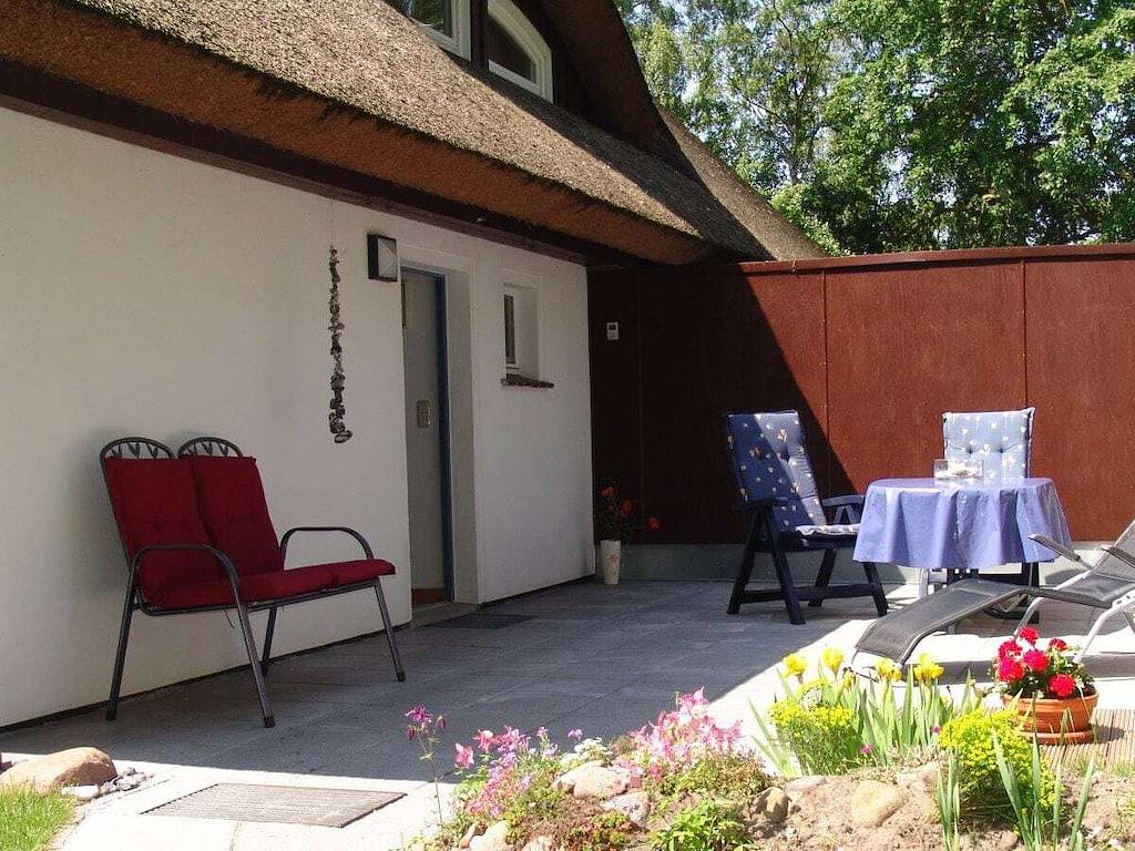 Vacaciones bajo un techo de paja in Suhrendorf, Ummanz