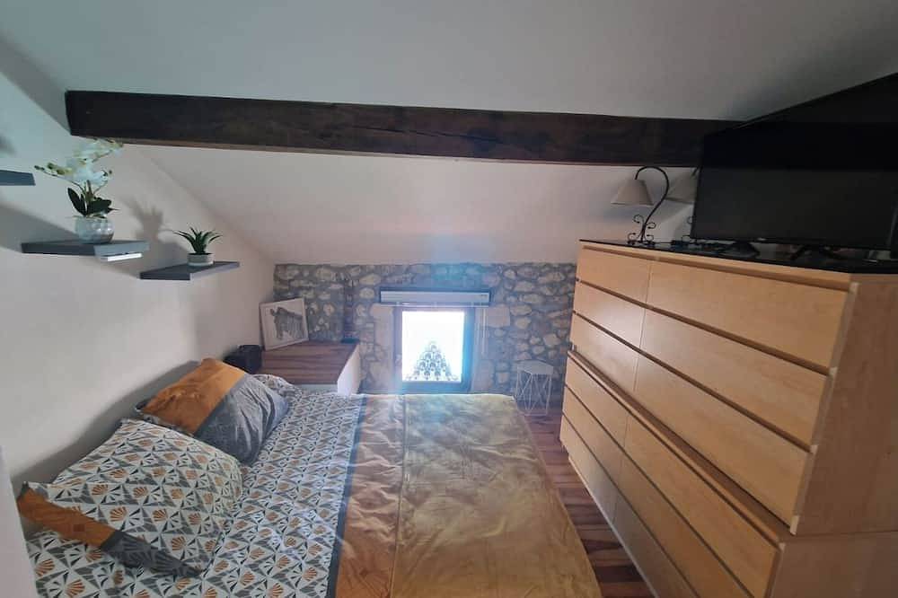 Charming house with blue shutters in Vanxains, Périgord Vert