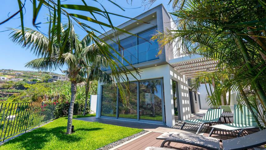 Holiday home for 6 people, with ocean view and balcony as well as garden - 1