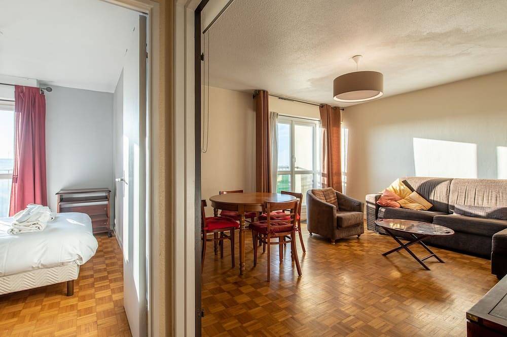 Entire apartment, Family apartment at the Gates of Paris in Ivry-sur-Seine, Val-de-Marne