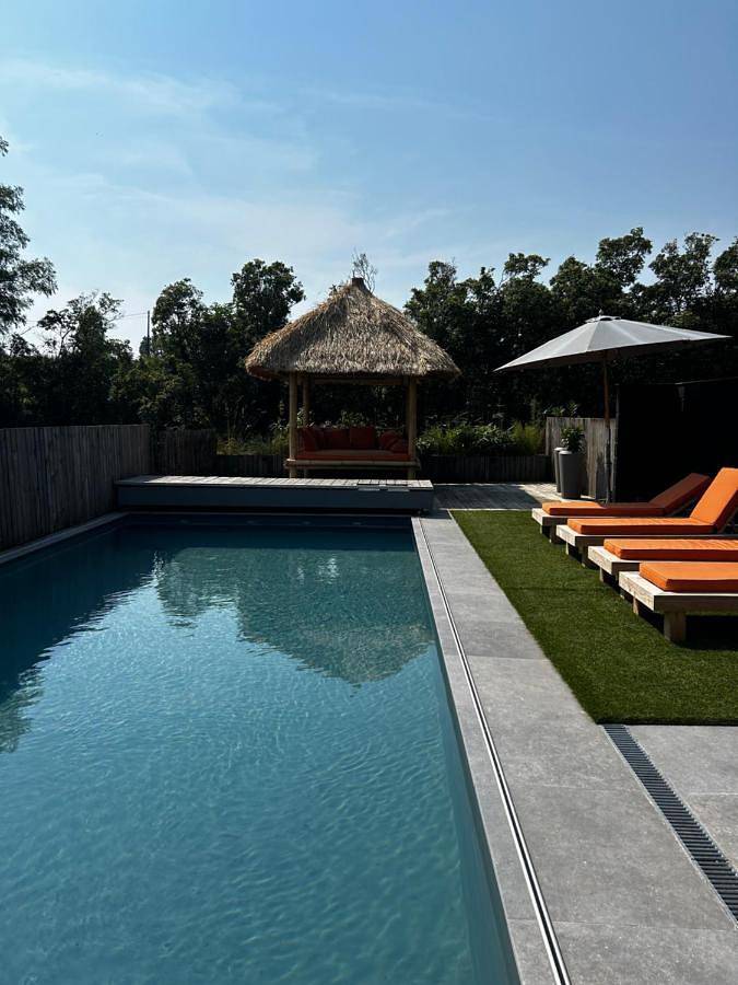 Location de vacances pour 7 personnes, avec vue ainsi que jardin et piscine à Tournai