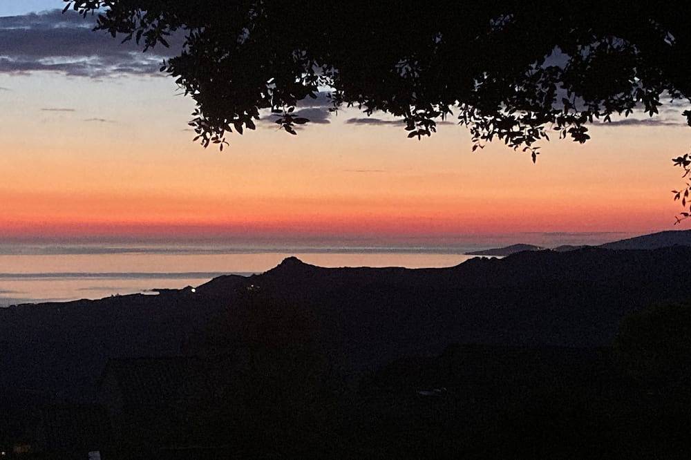 Villa Pour 4 Personnes Avec Jardin pas Loin Dajaccio in Sant'Andrea d'Orcino, Ajaccio e dintorni