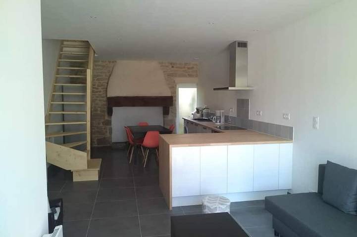 Location de vacances pour 6 personnes, avec terrasse et jardin à Plonéour-Lanvern