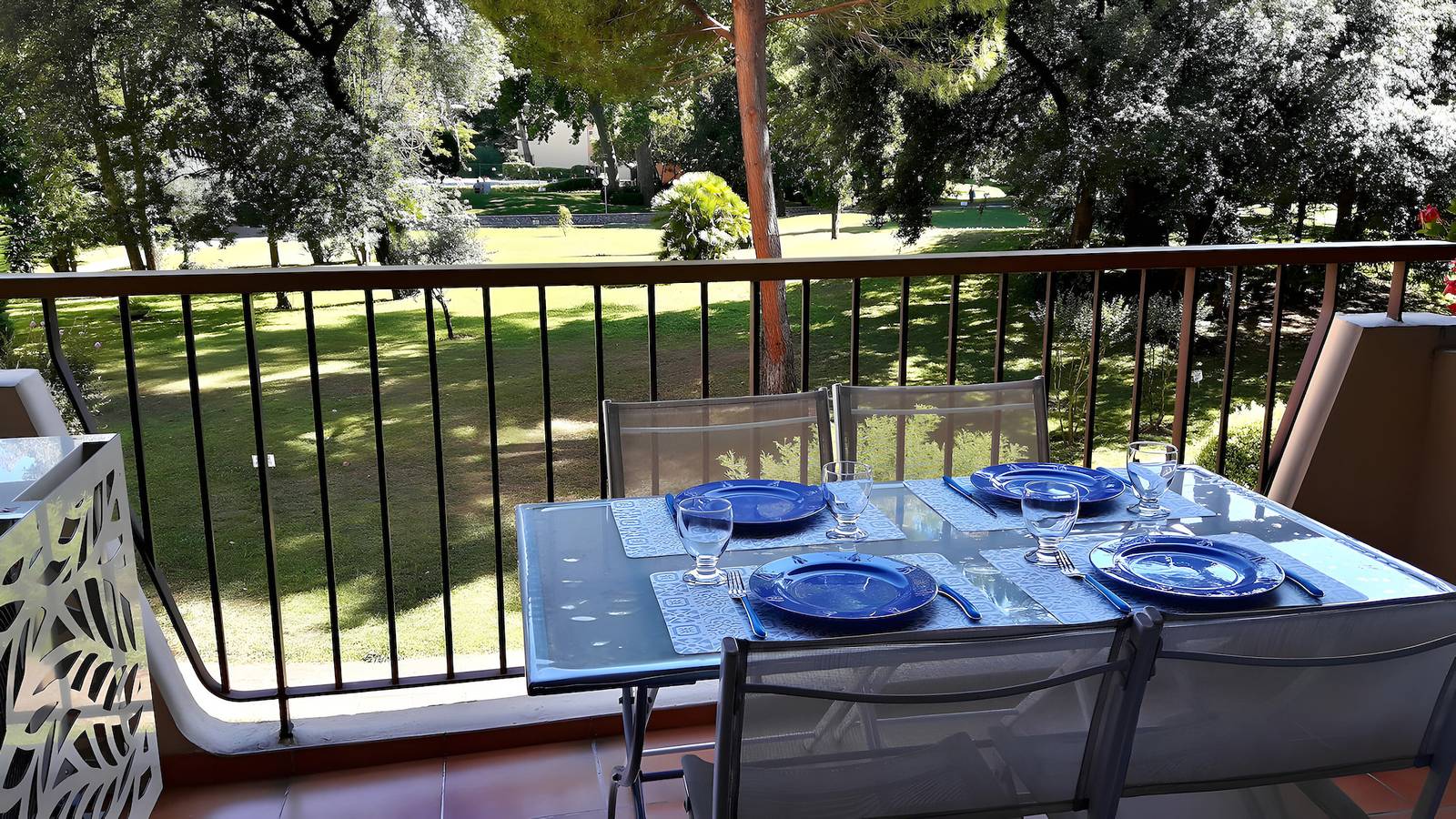 Entire apartment, The Three Rivers Park Side in Mandelieu-la-Napoule, Massif de l'Esterel