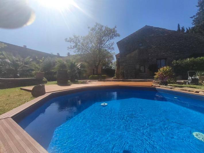 Gîte pour 3 personnes, avec vue ainsi que piscine et jardin dans Le Gardon A Collias Collias