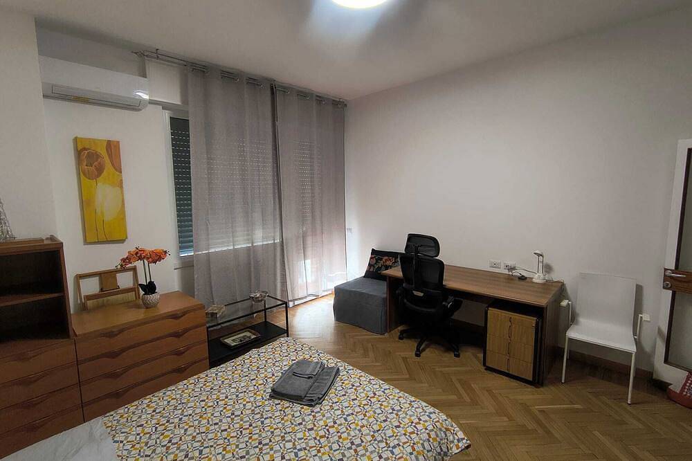 Entire apartment, Bagaini Urban Flat in Varese, Varese Province