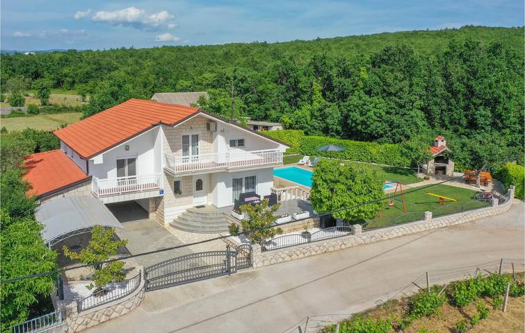 Charmantes Apartment mit 2 Schlafzimmern, Pool, Terrasse und Annehmlichkeiten in Imotski, Makarska Riviera