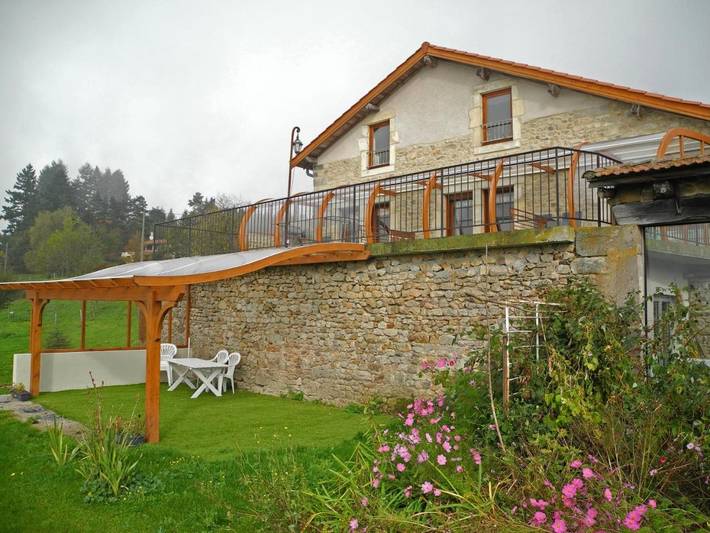 Chambre d’hôte pour 2 personnes, avec Terrasse et Jardin ainsi que Bassin pour enfant et Piscine dans Périgneux