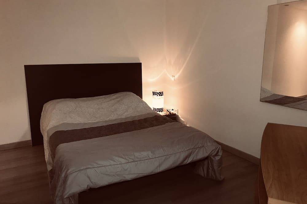 Entire apartment, Apartment In Loft in Villeneuve-lès-Béziers, Côte d'Améthyste