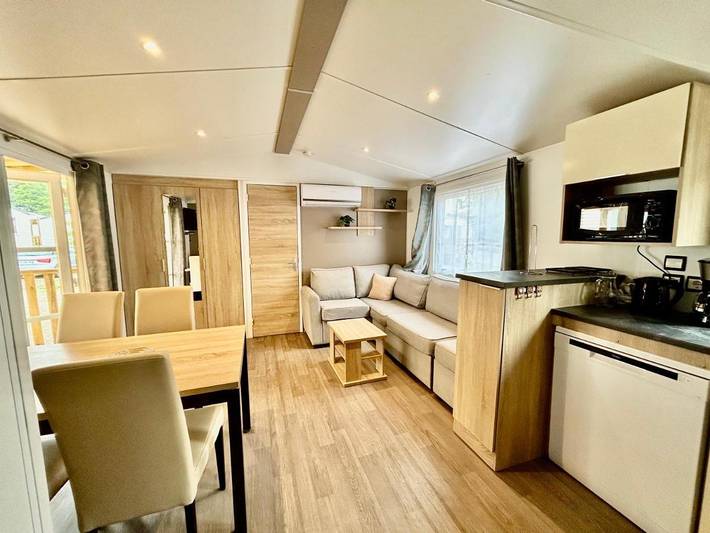 Camping voor 8 personen, with Whirlpool and Terras as well as Zwembad and Sauna in Mimizan