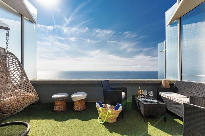 Appartement de vacances pour 4 personnes, avec balcon ainsi que piscine et jacuzzi à Cap-d'Ail