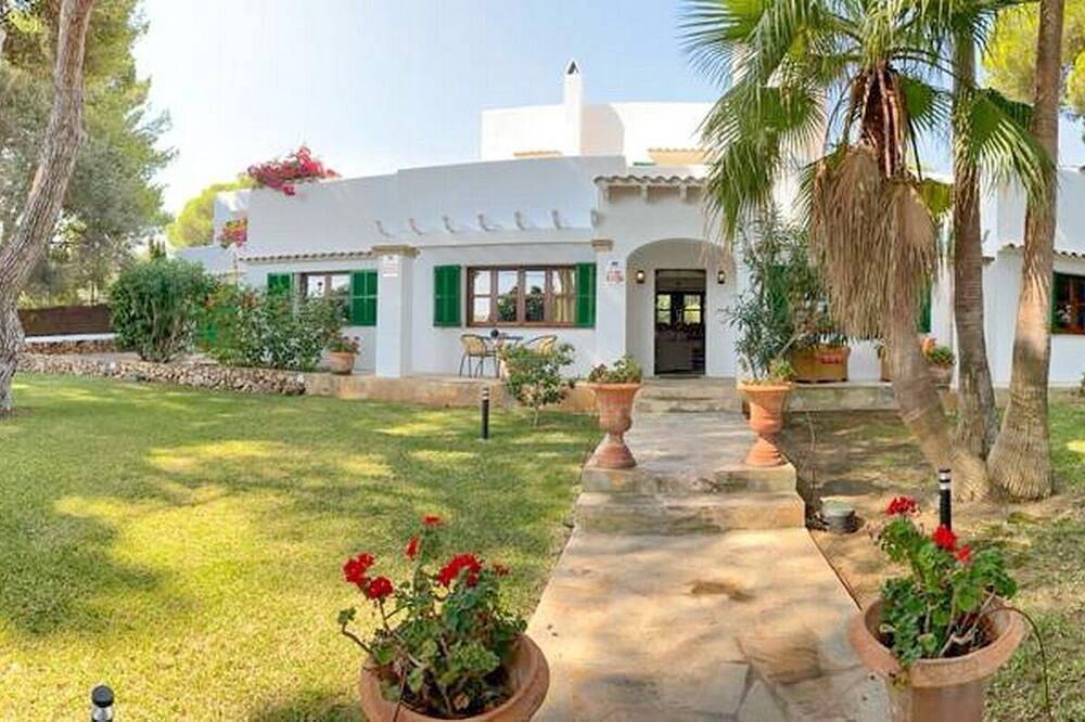 Wunderbare 4-Bett-Villa mit privatem Pool im Zentrum von Cala D'Or, 5 Minuten zu Fuß zum Strand in Caló de ses Dones (Santanyí), Santanyí