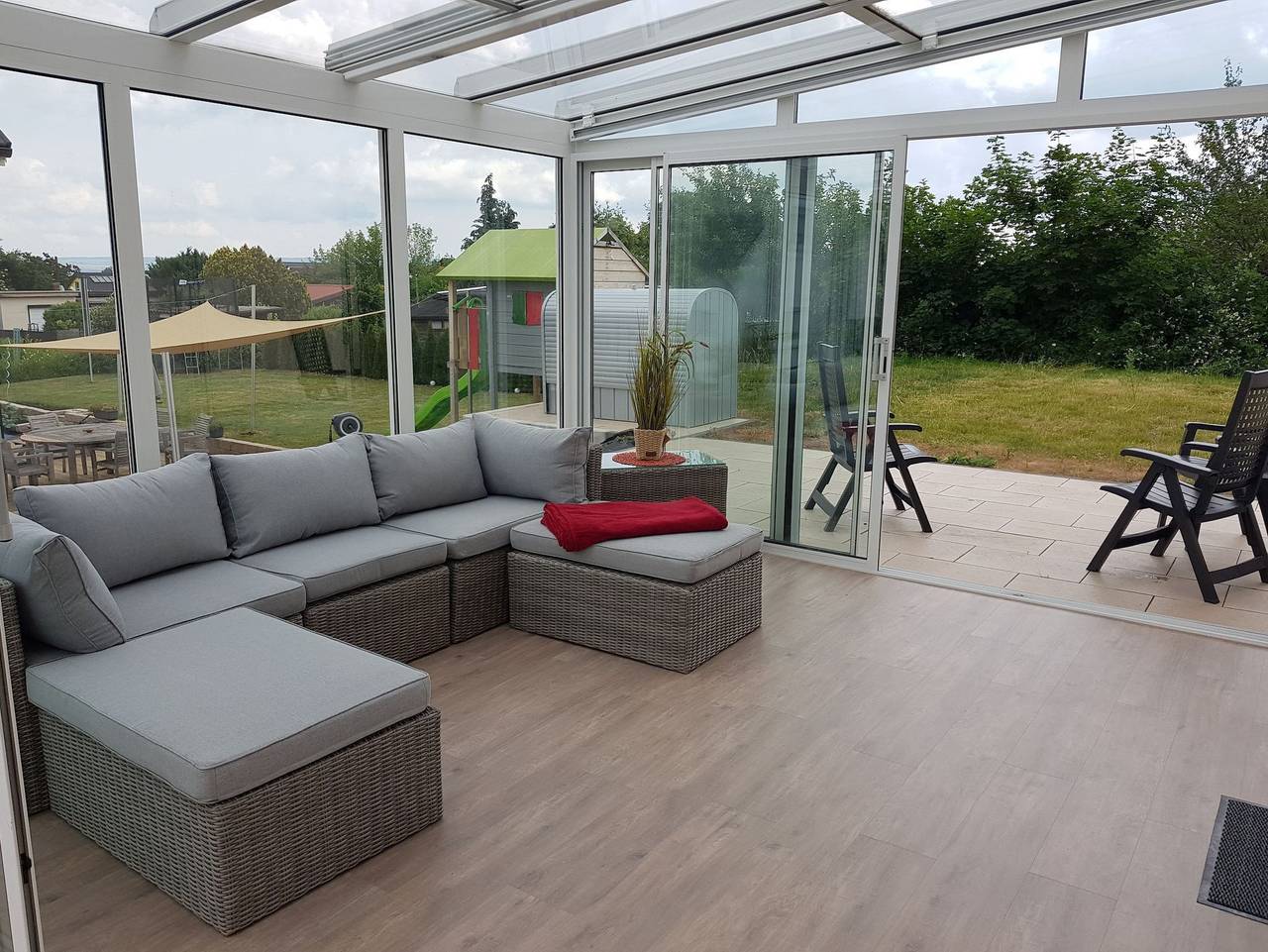 Ganze Ferienwohnung, Apartment Wachsenburgblick - Fewo mit komb.Wohn-Schlafraum, Küche,Bad mit Dusche+Wc und Wintergarten,Eg,54m² in Arnstadt, Thüringer Kernland