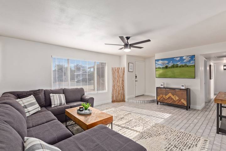 Vacation rental for 10 people, with yard, kid friendly in Mesa